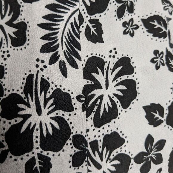 Urban Outfitters Dress Mini Backless Peep Hole Short Sleeves Ties on Back B&W XS - Picture 7 of 9